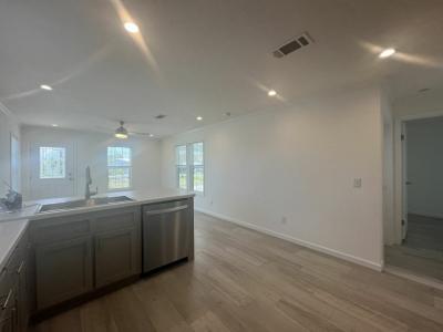 Photo 5 of 20 of home located at 1405 82nd Avenue, Site #106 Vero Beach, FL 32966