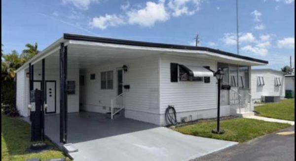 Photo 1 of 2 of home located at 1545 S 33rd Terrace Lot #185 Hollywood, FL 33021