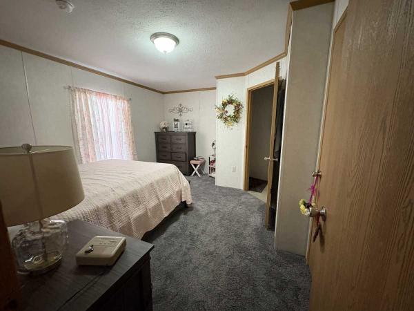2009 Pine Grove Manufactured Home