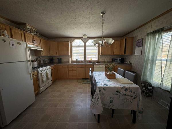 2009 Pine Grove Manufactured Home