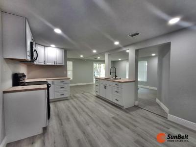 Photo 2 of 30 of home located at 3441 S Pine Avenue Ocala, FL 34471