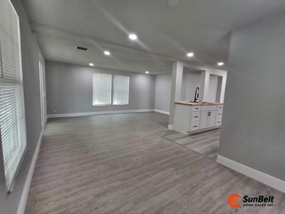 Photo 5 of 30 of home located at 3441 S Pine Avenue Ocala, FL 34471