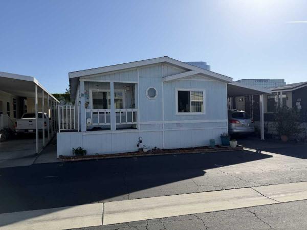 1988 Golden West 2 Bed + Den Manufactured Home