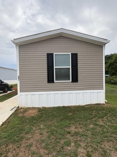 Photo 5 of 17 of home located at 501 Azalea Dr Maryville, TN 37804