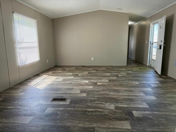 2005 American Homestar Corp Oak Creek Mobile Home