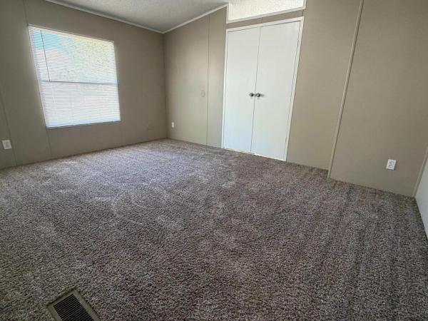 2005 American Homestar Corp Oak Creek Mobile Home