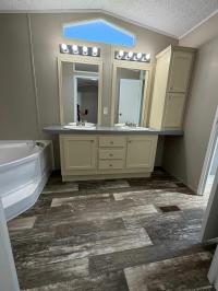 2005 American Homestar Corp Oak Creek Mobile Home
