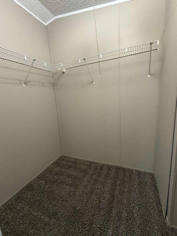 2005 American Homestar Corp Oak Creek Mobile Home