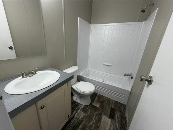 2005 American Homestar Corp Oak Creek Mobile Home