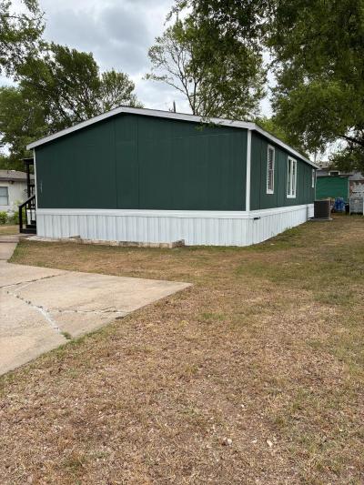 Photo 5 of 34 of home located at 1403 Darold Dr. #Dd1403 Del Valle, TX 78617