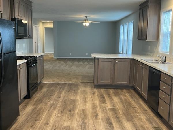 2021 Clayton 81HEH28563A Mobile Home