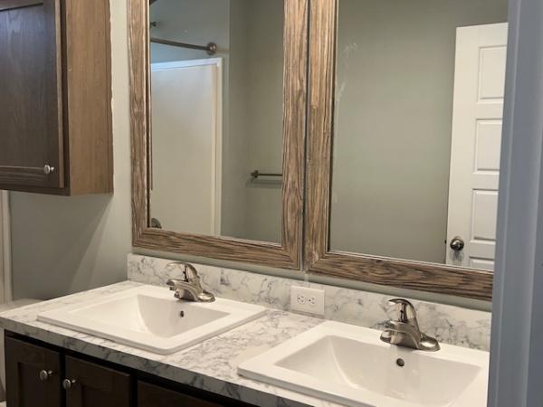 2021 Clayton 81HEH28563A Mobile Home