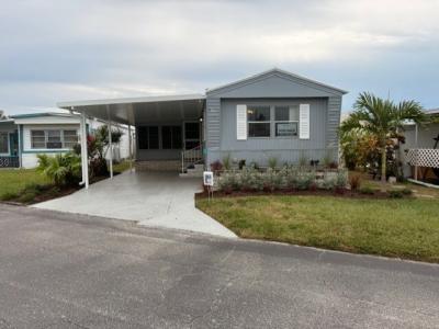 Photo 2 of 8 of home located at 508 44th Avenue East Lot D-17 Bradenton, FL 34203