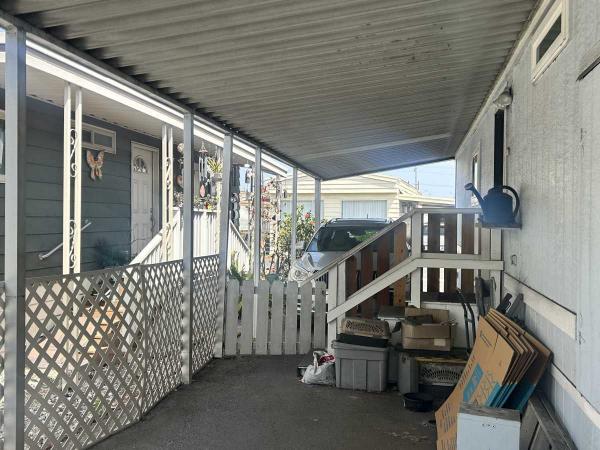 1988 Golden West 2 Bed + Den Manufactured Home