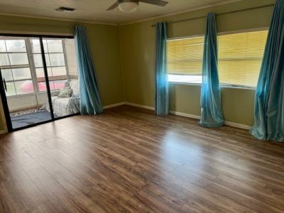 Photo 3 of 8 of home located at 212 Charlotte Circle North Lakeland, FL 33803