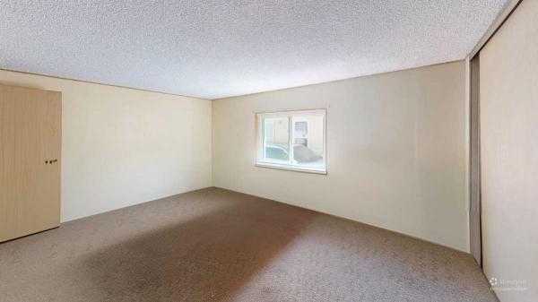 1988 Golden West 2 Bed + Den Manufactured Home