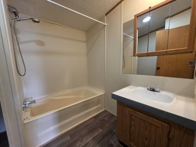 Photo 5 of 9 of home located at 40 Greenleaf Court Flint, MI 48506