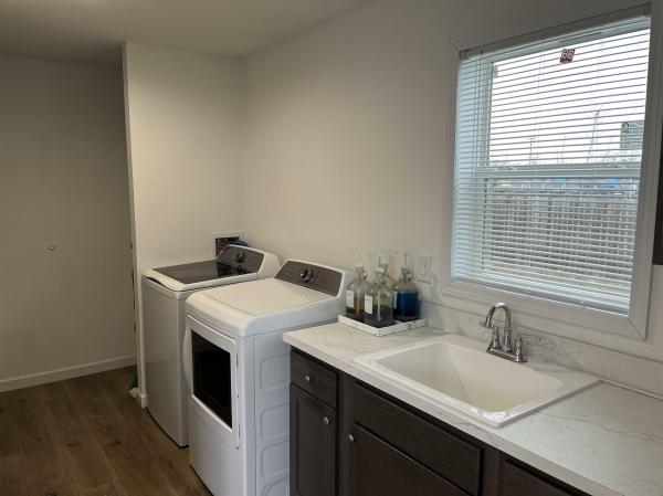 2024 Fairmont Homes 723 430LE28563B  Home