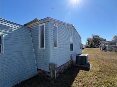 Photo 2 of 8 of home located at 6209 Presidential Zephyrhills, FL 33540