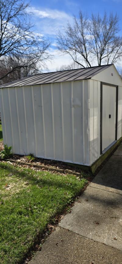 Photo 4 of 20 of home located at 102 Tudor Dr. Lansing, MI 48906