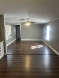 1988 Oakwood Manufactured Home
