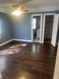 1988 Oakwood Manufactured Home