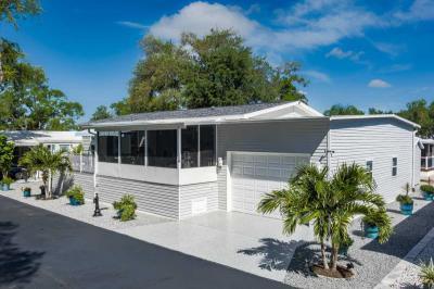Photo 4 of 51 of home located at 214 57th Ct E Palmetto, FL 34221