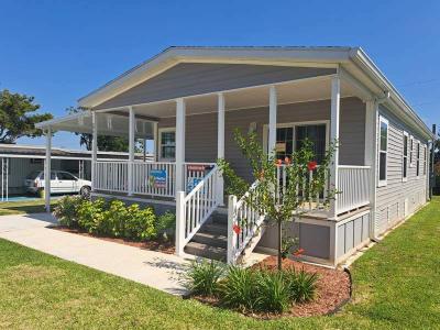 Photo 2 of 19 of home located at 39628 Sweetgum Ave Zephyrhills, FL 33542