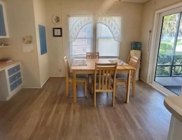 1990 Palm PH093666A/B Mobile Home