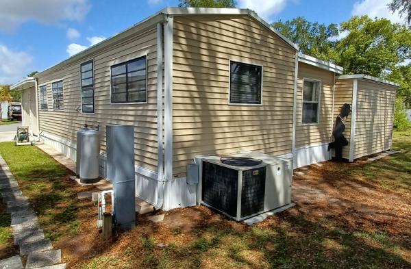 1987 Oakwood Mobile Home