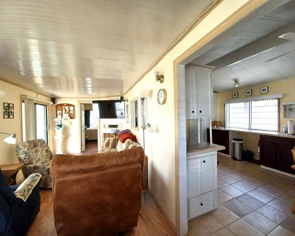1987 Oakwood Mobile Home