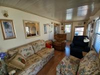 1987 Oakwood Mobile Home