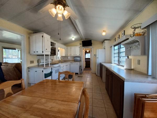 1987 Oakwood Mobile Home