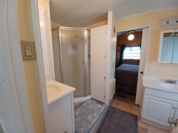 1987 Oakwood Mobile Home