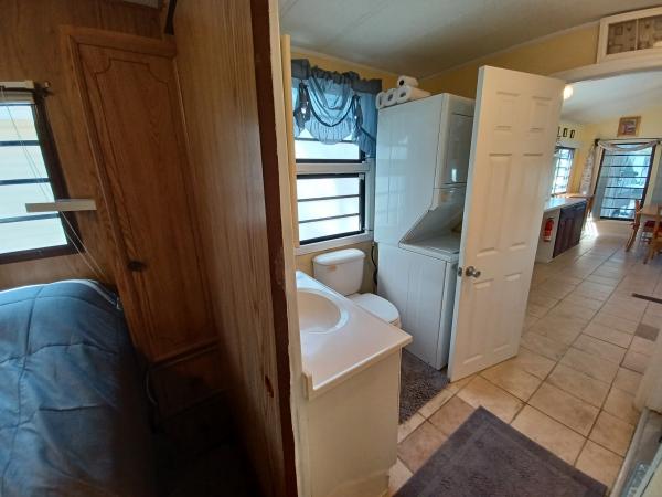 1987 Oakwood Mobile Home