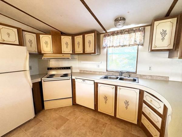 1987 CLAR Manufactured Home