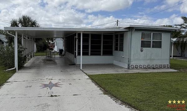 Photo 1 of 2 of home located at 7 Desoto Ave Palmetto, FL 34221