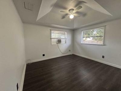 Photo 5 of 7 of home located at 4352 57th Ave N. St., Unit 21 Saint Petersburg, FL 33714