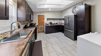 Photo 4 of 14 of home located at 7074 Chippewa Dr Romulus, MI 48174