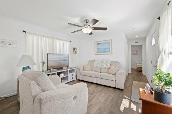2021 Champion ESSSSF26628 Mobile Home