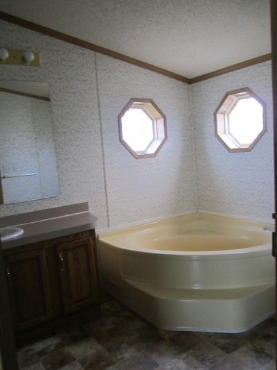 Mobile Home at 5001 South Ave Lot 172 Toledo, OH 43615