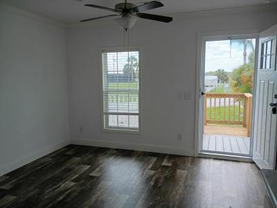 Photo 2 of 8 of home located at 21 North Lakeside Lake Placid, FL 33852