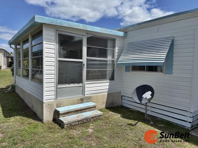 Photo 3 of 31 of home located at 36121 Plum Avenue Grand Island, FL 32735