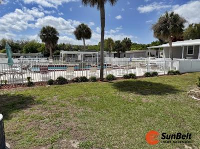 Photo 4 of 31 of home located at 36121 Plum Avenue Grand Island, FL 32735