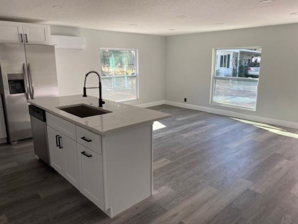 1976 Hillcrest Manufactured Home