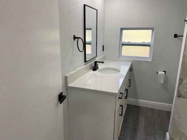 1976 Hillcrest Manufactured Home