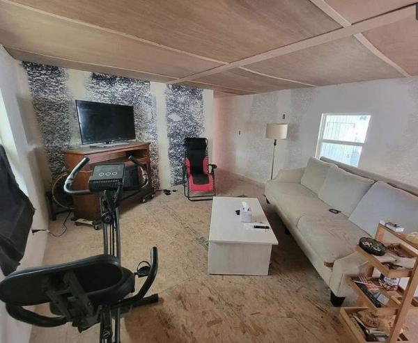 1983 LIBE Manufactured Home