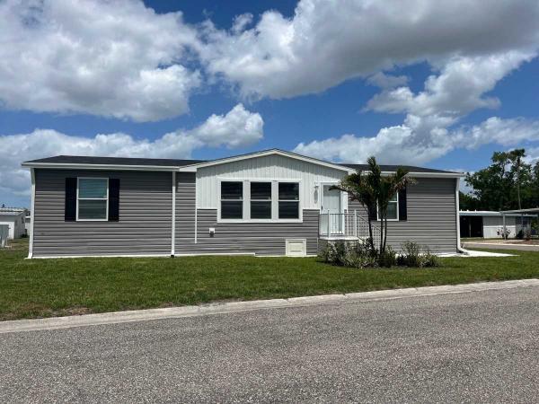 Photo 1 of 2 of home located at 6510 Waikiki Drive, Lot #265 Bradenton, FL 34207