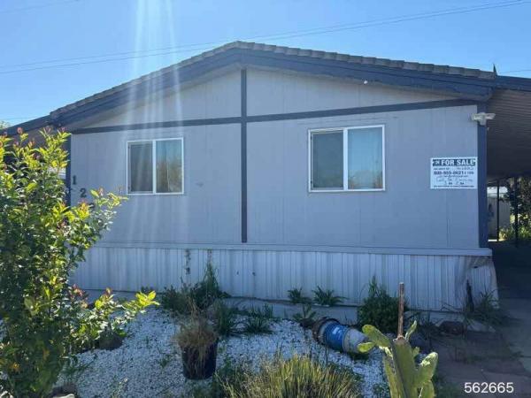 1983 COMMODORE Mobile Home For Sale