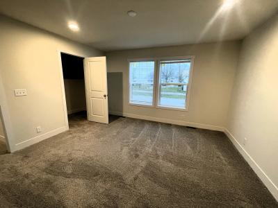 Photo 5 of 12 of home located at 4722 Emmons Ct Sterling Heights, MI 48310